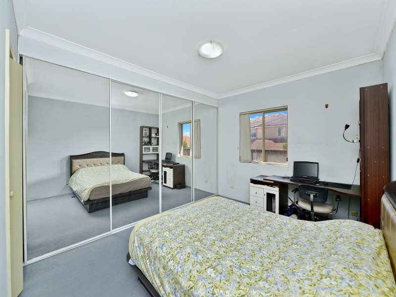 1/1  Margaret St, Greenacre NSW 2190