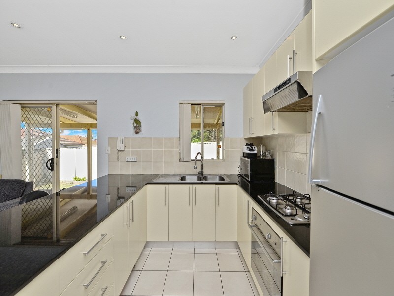 1/1  Margaret St, Greenacre NSW 2190