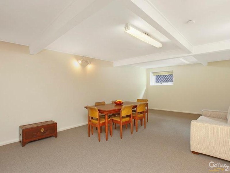 8 Yallaroi Road, Narraweena NSW 2099