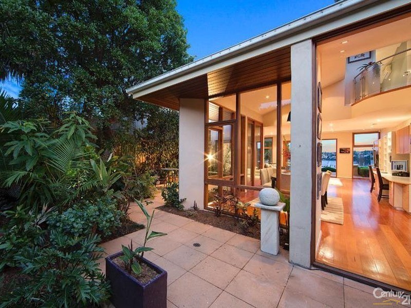 11 Avona Crescent, Seaforth NSW 2092