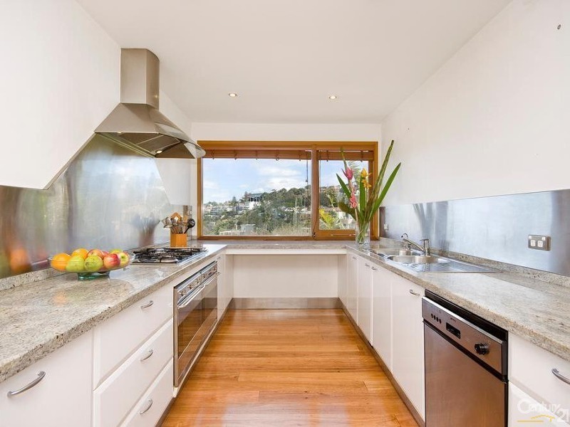 11 Avona Crescent, Seaforth NSW 2092