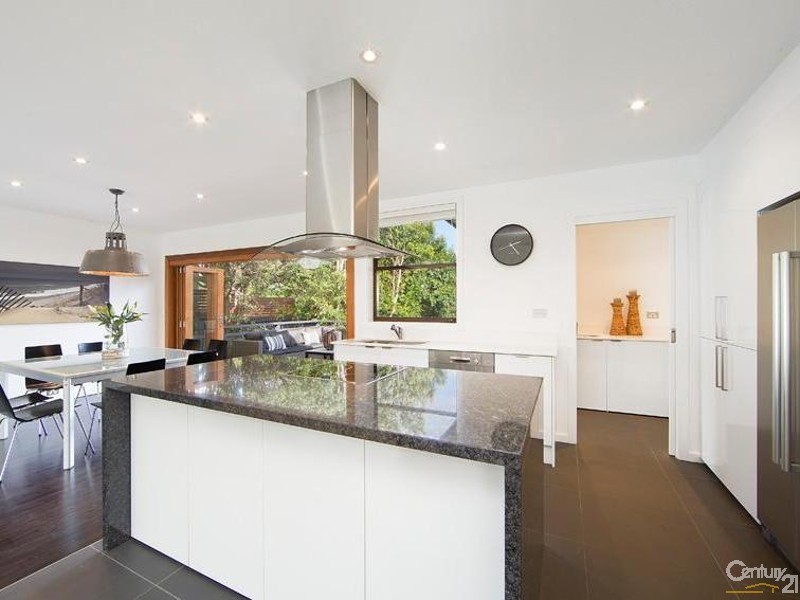 11 Hall Avenue, Collaroy Plateau NSW 2097