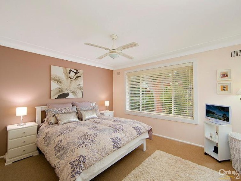 9 Derwent Street, Wheeler Heights NSW 2097