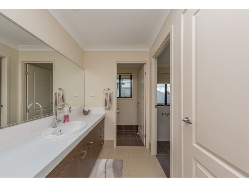 11 Lindsay Avenue, Cumbalum NSW 2478