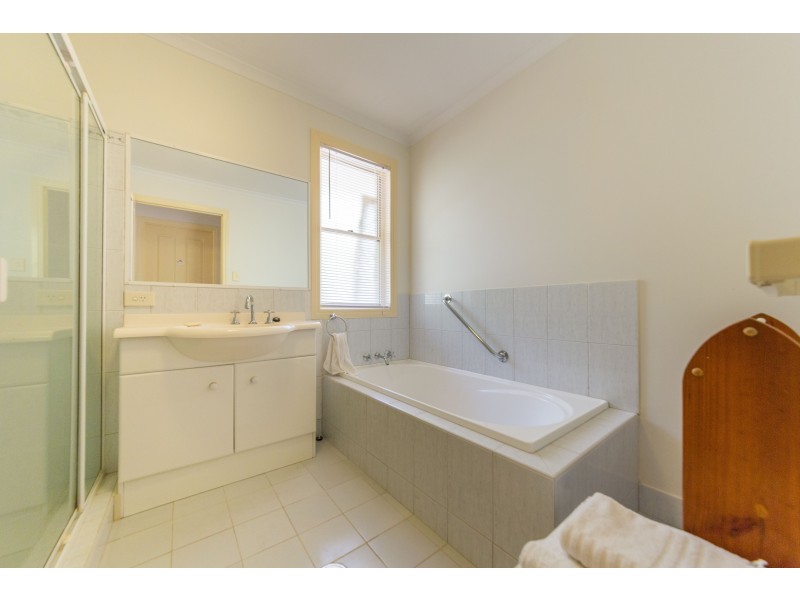 1 Queens Park Court, Wollongbar NSW 2477