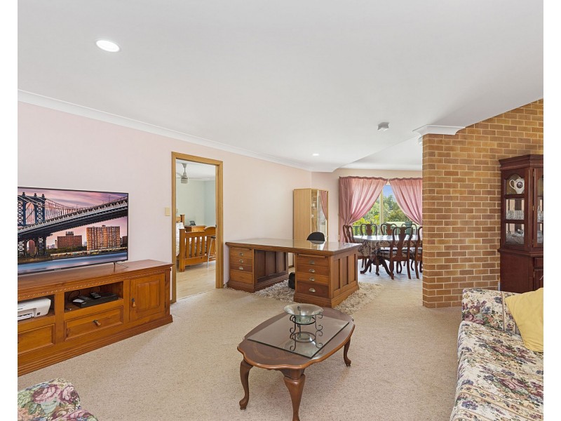 26 Highview Crescent, Modanville NSW 2480