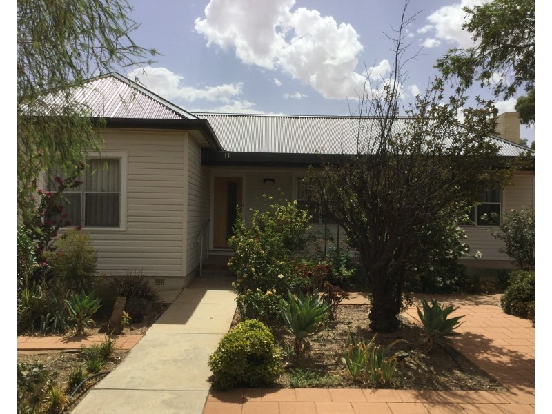 11 Racecourse Road, Broken Hill NSW 2880