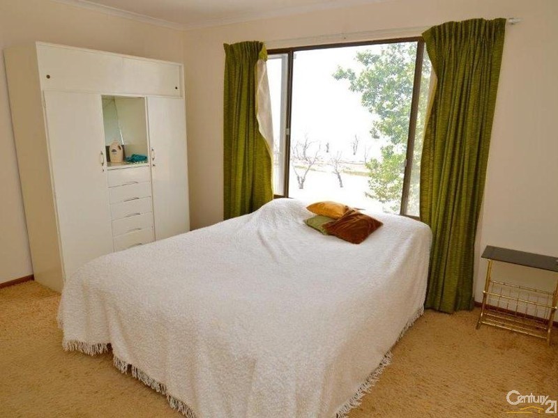 19 Kingfisher Ave, Menindee NSW 2879
