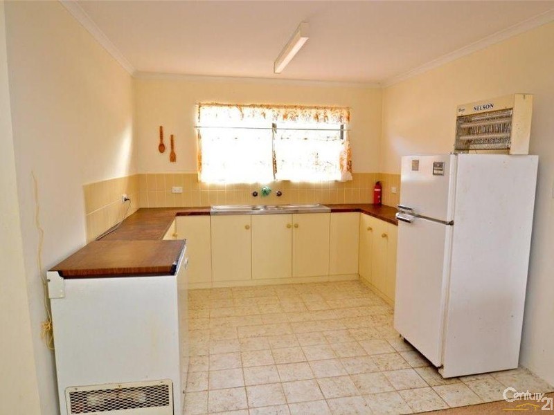 19 Kingfisher Ave, Menindee NSW 2879