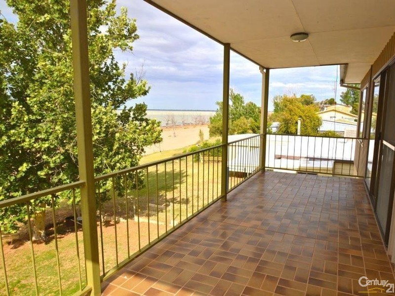 19 Kingfisher Ave, Menindee NSW 2879