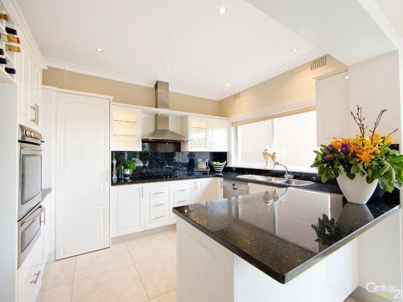 33 Raeburn Avenue, Castlecrag NSW 2068