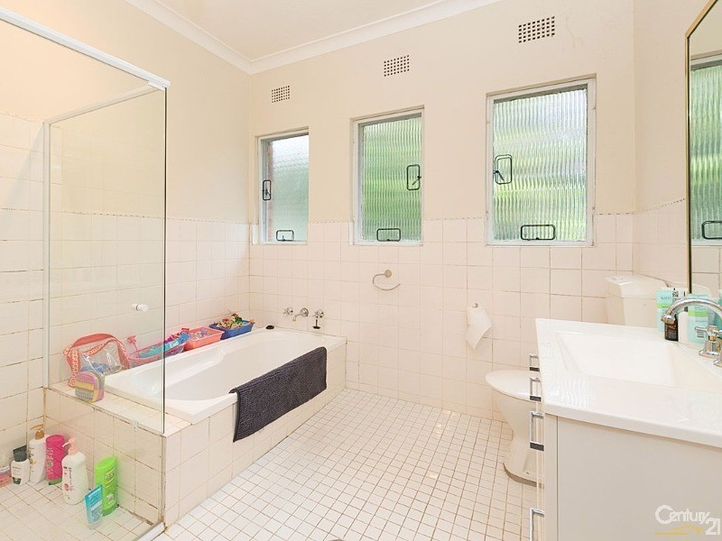 30 Warrane Road, Roseville Chase NSW 2069