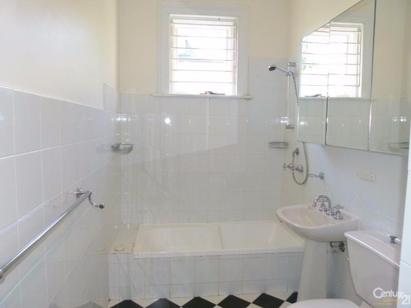 8 Lynch Avenue, Queens Park NSW 2022