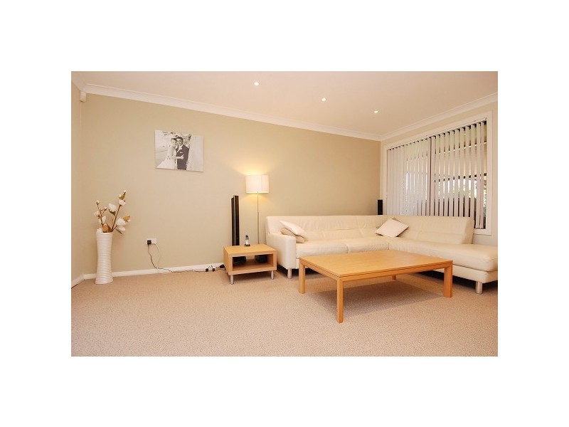 8 Bishopgate Ave, Castle Hill NSW 2154