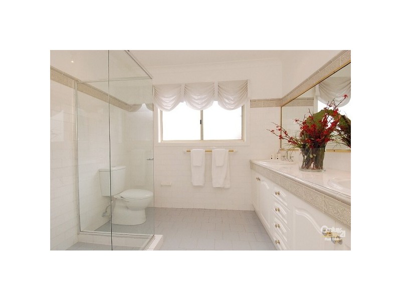 17 Sanctuary Point Rd, West Pennant Hills NSW 2125