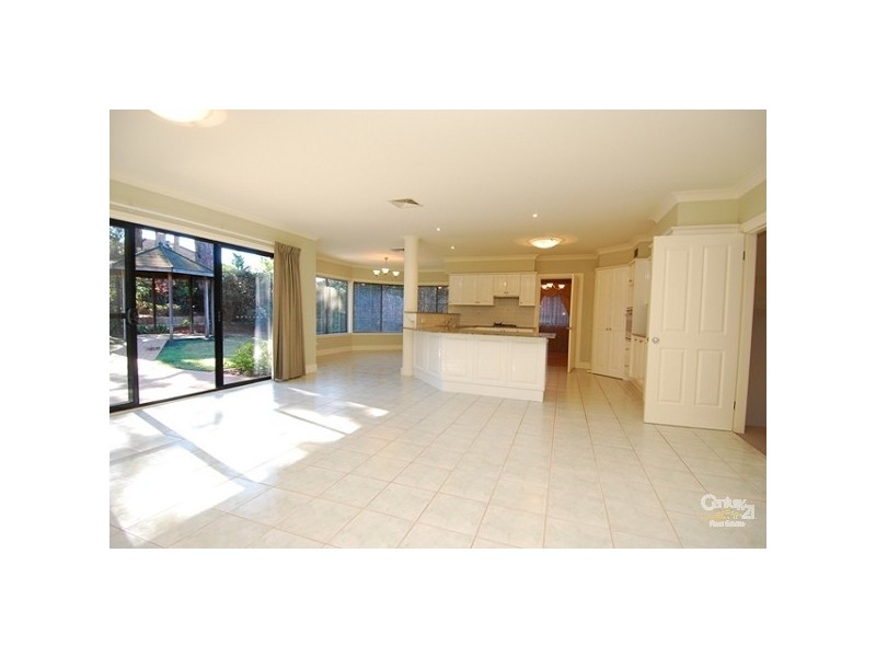 8 Lyneham Place, West Pennant Hills NSW 2125