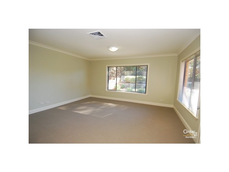 8 Lyneham Place, West Pennant Hills NSW 2125