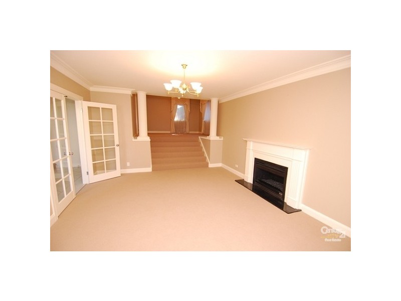 8 Lyneham Place, West Pennant Hills NSW 2125