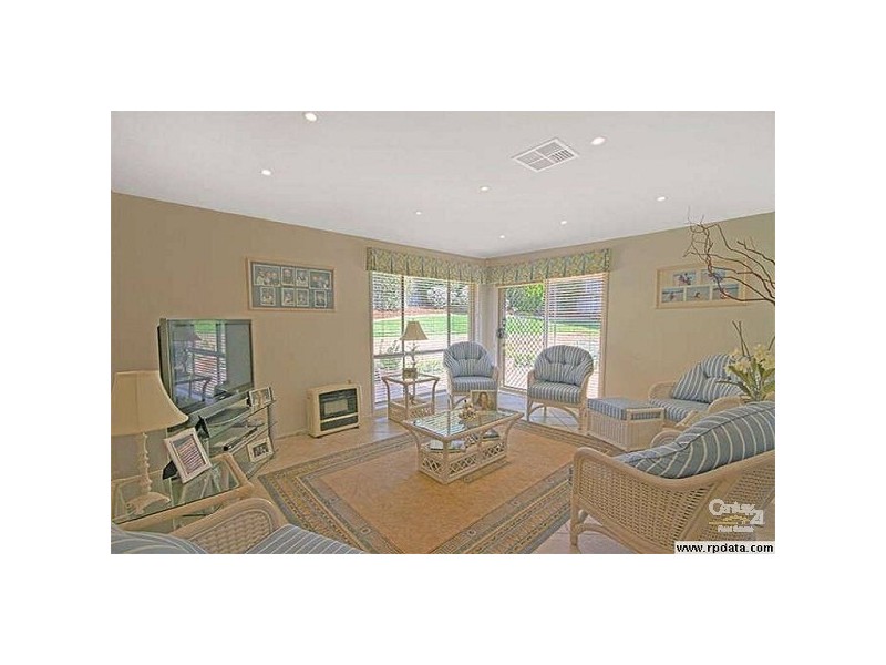 37 Oakhill Drive, Castle Hill NSW 2154