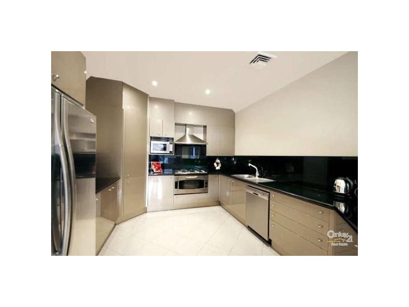 7 Freycinet Cl, Dural NSW 2158
