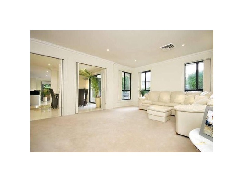 7 Freycinet Cl, Dural NSW 2158