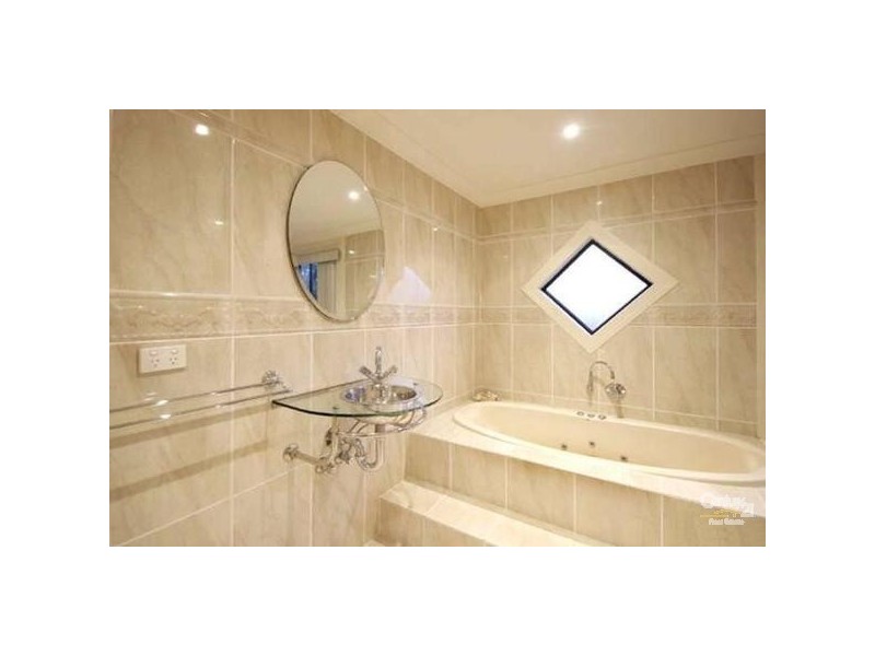 7 Freycinet Cl, Dural NSW 2158