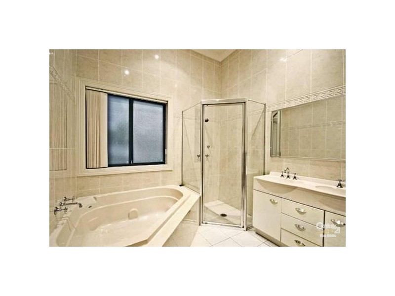 7 Freycinet Cl, Dural NSW 2158