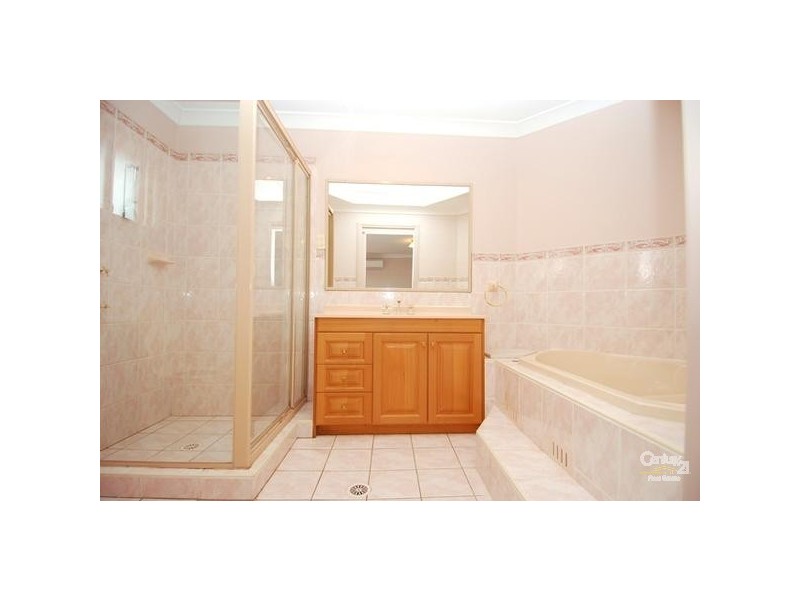 16 Tellicherry Cct, Beaumont Hills NSW 2155