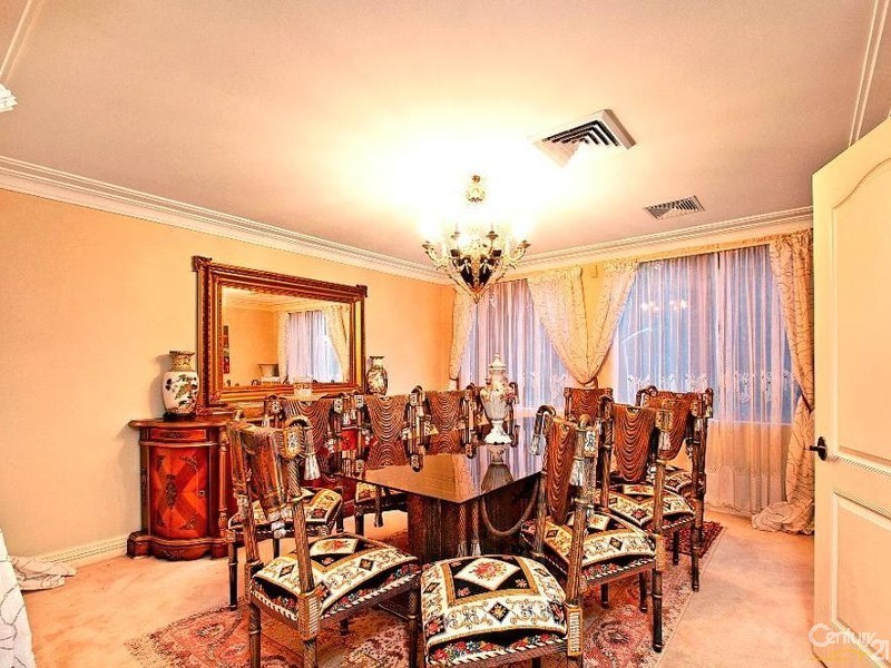 12 Lyneham Place, West Pennant Hills NSW 2125