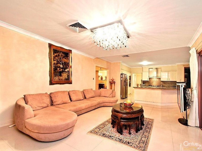 12 Lyneham Place, West Pennant Hills NSW 2125