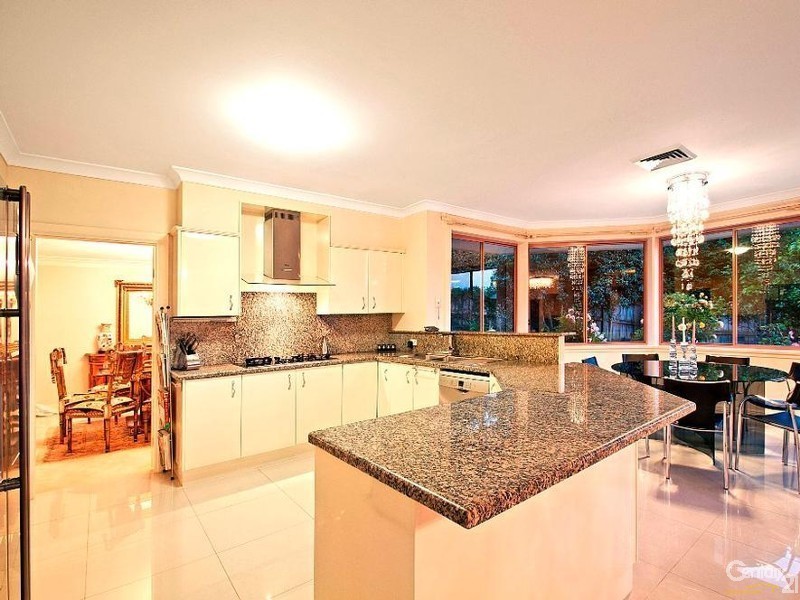 12 Lyneham Place, West Pennant Hills NSW 2125