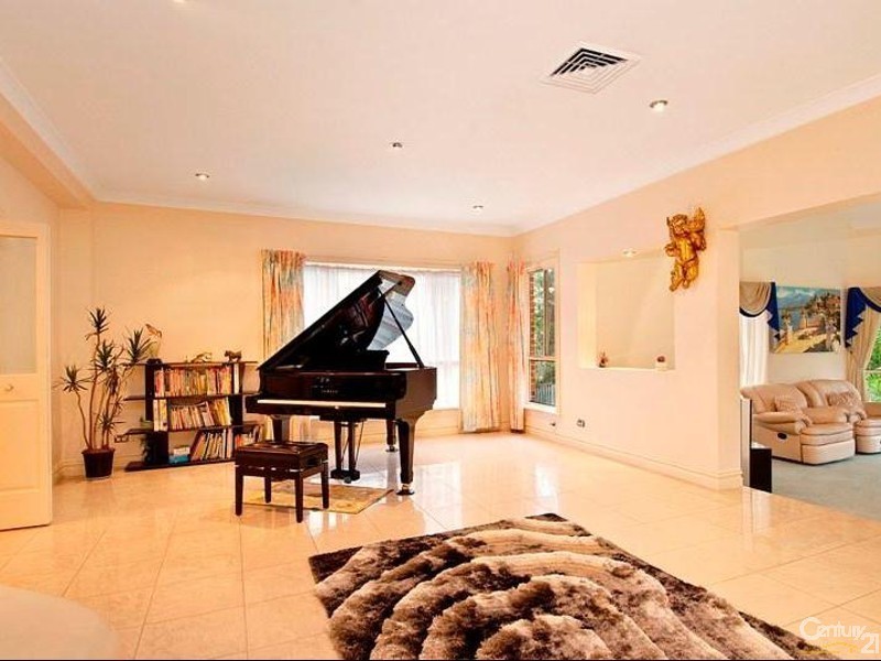 25 Kambah Place, West Pennant Hills NSW 2125