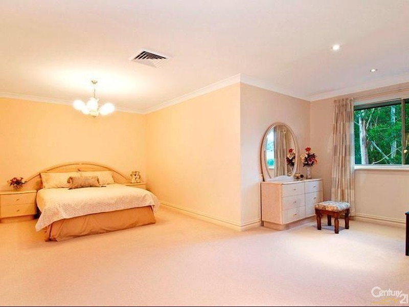 25 Kambah Place, West Pennant Hills NSW 2125