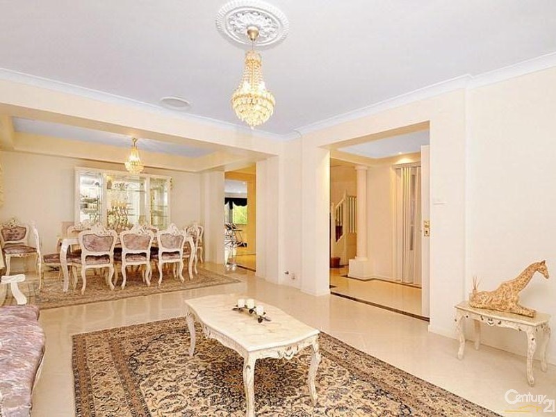 8 Lyndhurst Crt, West Pennant Hills NSW 2125