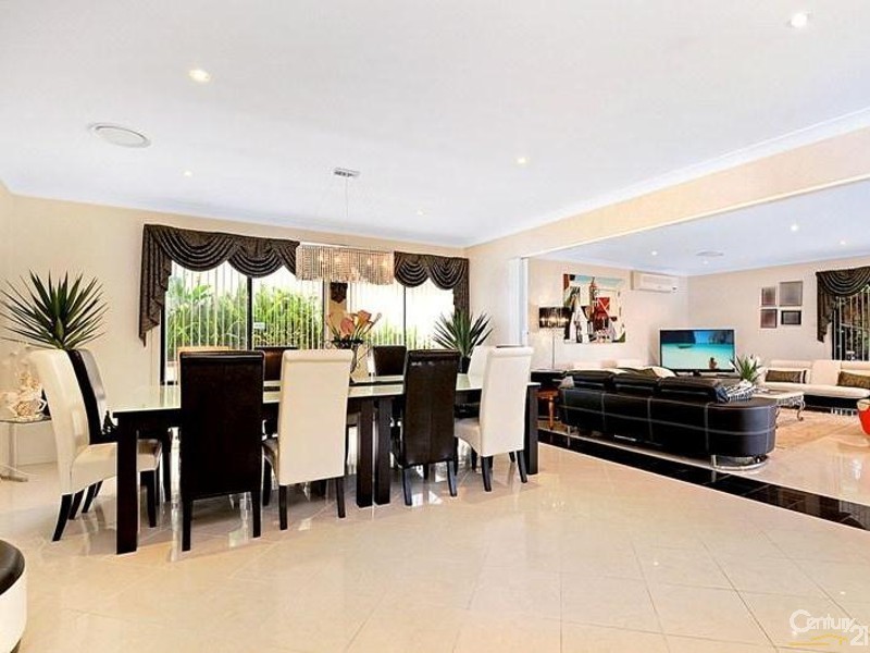 8 Lyndhurst Crt, West Pennant Hills NSW 2125
