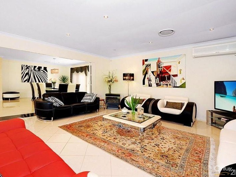 8 Lyndhurst Crt, West Pennant Hills NSW 2125
