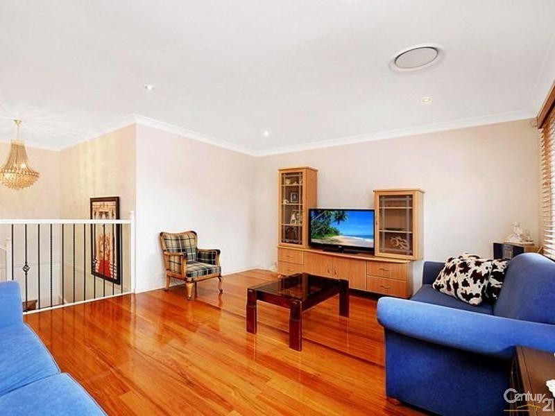 8 Lyndhurst Crt, West Pennant Hills NSW 2125