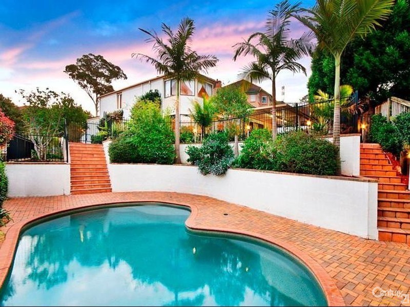 8 Lyndhurst Crt, West Pennant Hills NSW 2125
