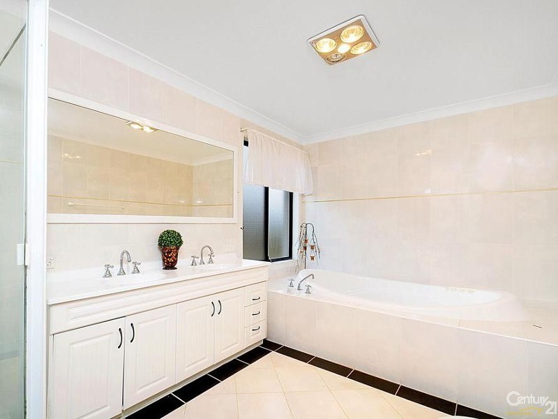 8 Lyndhurst Crt, West Pennant Hills NSW 2125