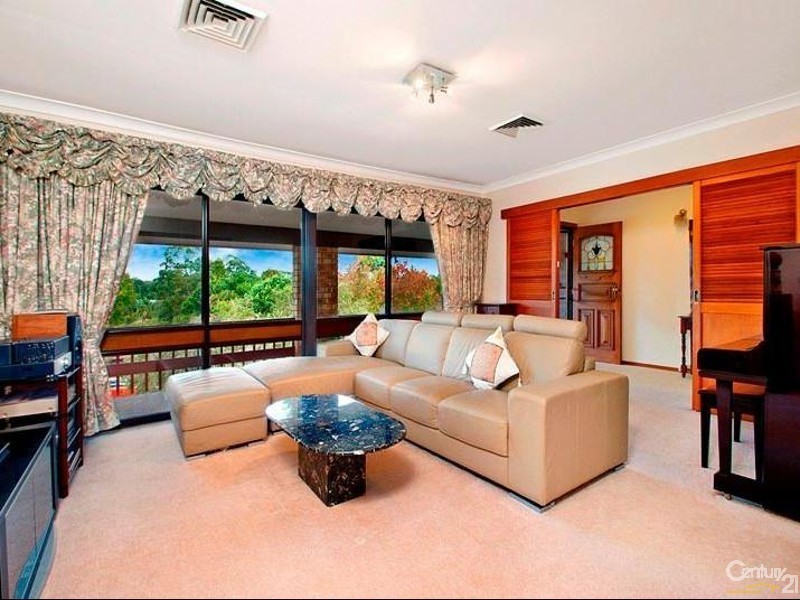 61 Eaton Rd, West Pennant Hills NSW 2125