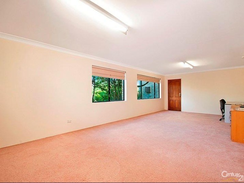 61 Eaton Rd, West Pennant Hills NSW 2125