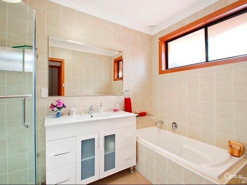 61 Eaton Rd, West Pennant Hills NSW 2125