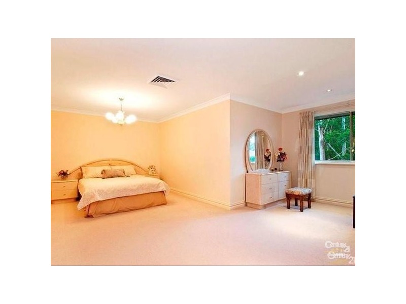 25 Kambah Place, West Pennant Hills NSW 2125