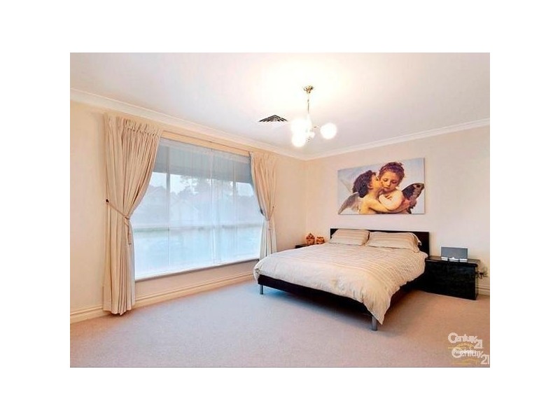 25 Kambah Place, West Pennant Hills NSW 2125