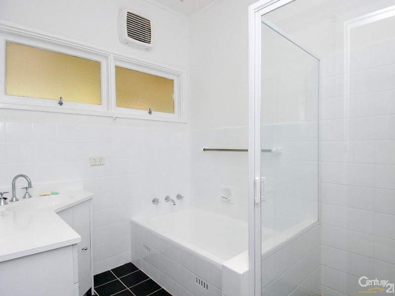 8 Castle Howard Rd, Cheltenham NSW 2119