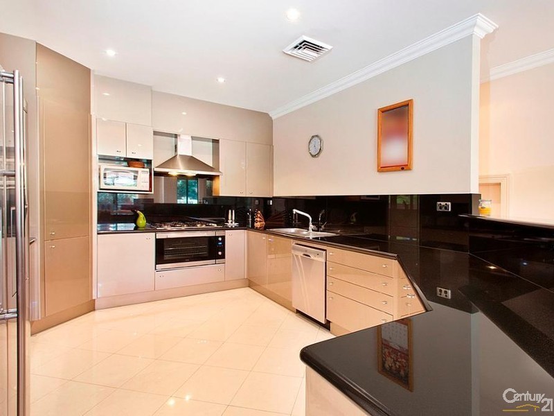 7 Freycinet Close, Dural NSW 2158