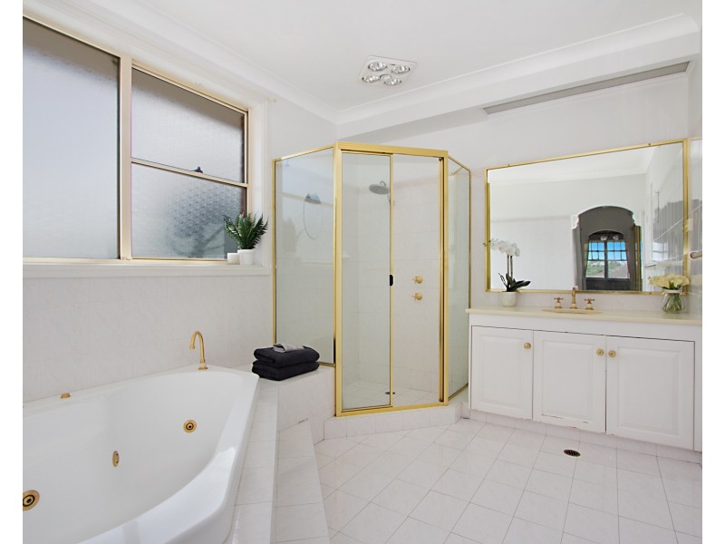 18 Ellerslie Drive, West Pennant Hills NSW 2125