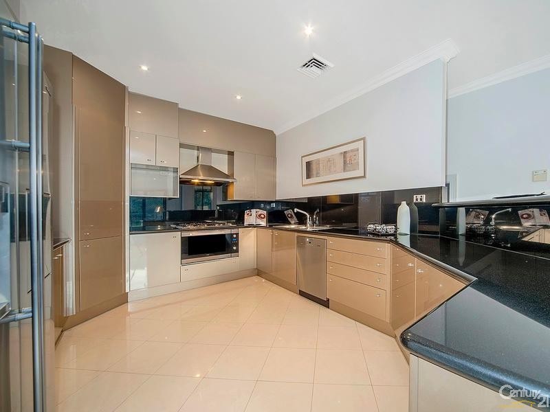 7 Freycinet Close, Dural NSW 2158