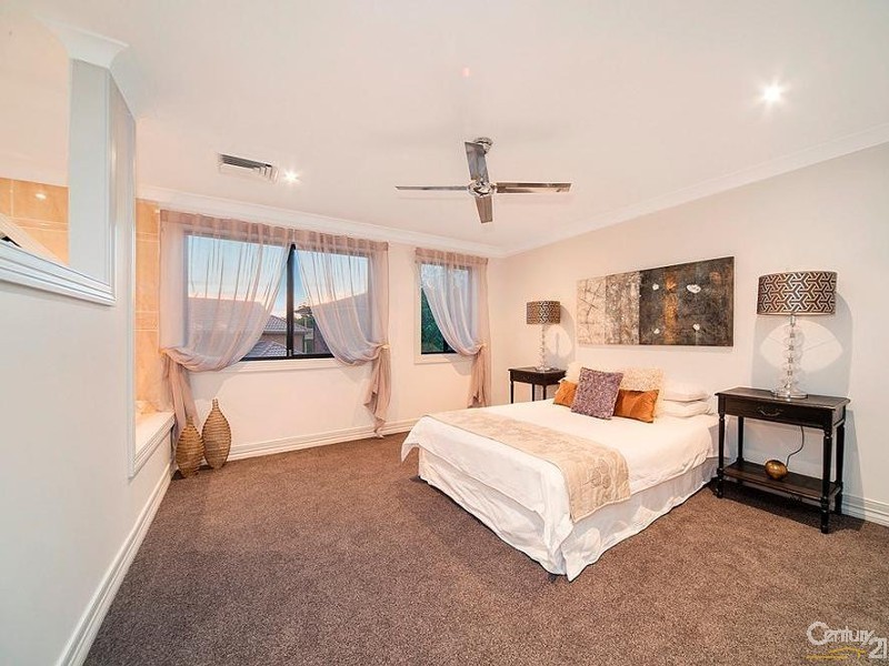 7 Freycinet Close, Dural NSW 2158