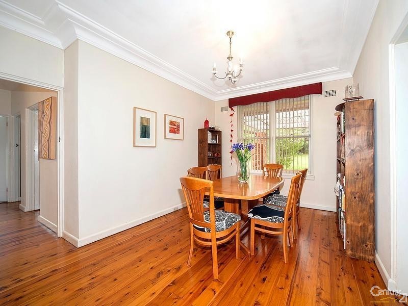 8 Bishop Avenue, West Pennant Hills NSW 2125